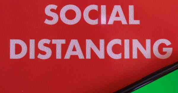 人工智能机器人荒草