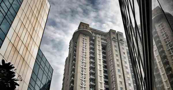 人工智能机器人和人谈恋爱