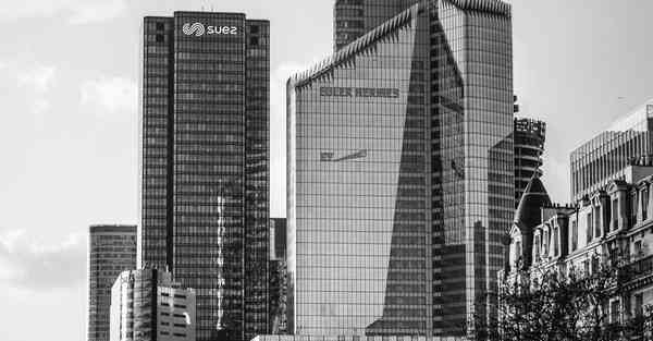 人工智能机器人和人谈恋爱