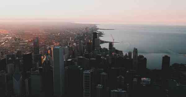 人工智能机器人和人谈恋爱