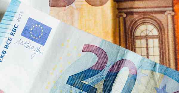 COZMO二代智能机器人：科技与娱乐的完美结合