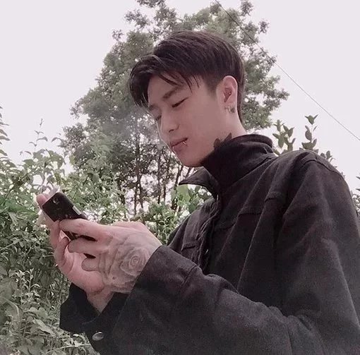 阎素韦榕
